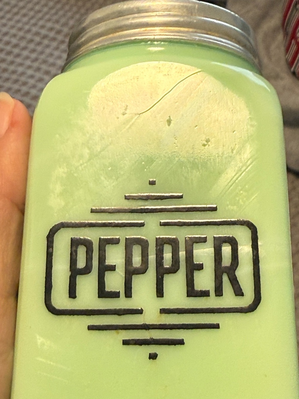 Vintage 1940s McKee Range size, PEPPER and SALT Shaker - Picture 4 of 6
